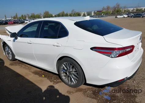 2018 Toyota Camry Hybrid Xle z USA, uszkodzony, nr VIN 4T1B21HK0JU009754